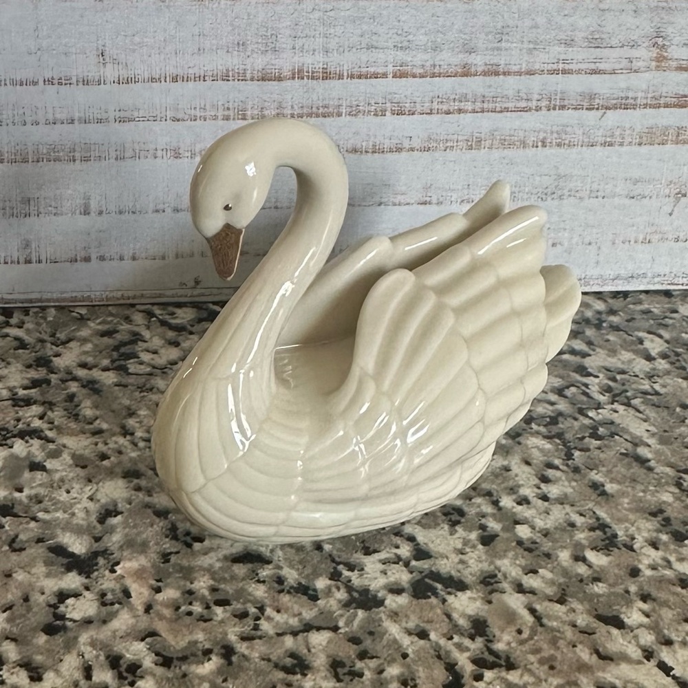 Lenox Vintage Swan Card Holder or Cake Topper